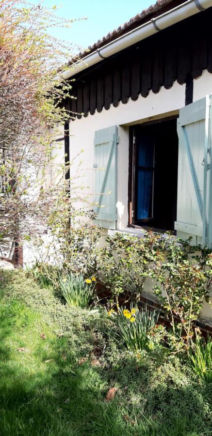 Chez Josie, Gîte et jardin privé, indépendant, calme, parking gratuit, Francheville  Exterior foto