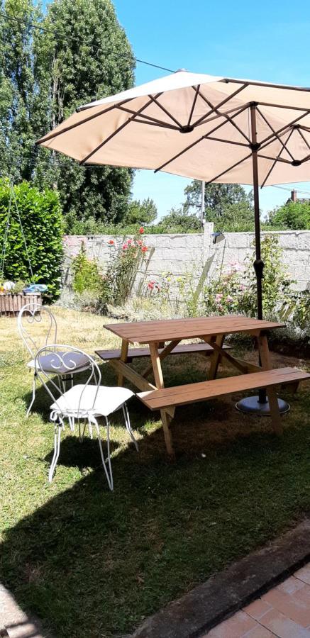 Chez Josie, Gîte et jardin privé, indépendant, calme, parking gratuit, Francheville  Exterior foto