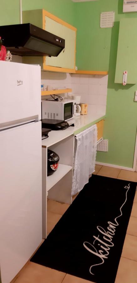 Chez Josie, Gîte et jardin privé, indépendant, calme, parking gratuit, Francheville  Exterior foto